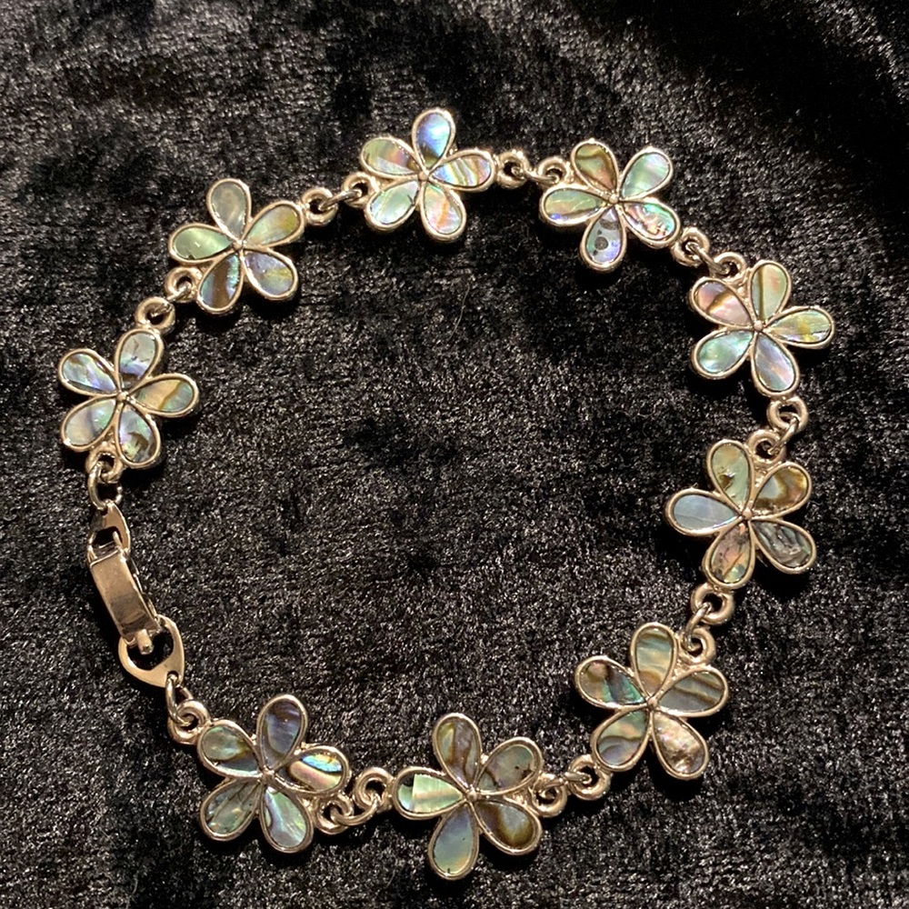 Silver plated opalescent flowered bracelet